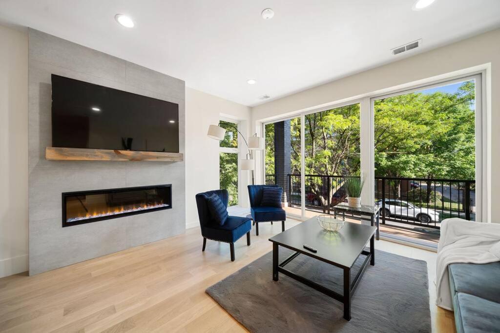 Modern Lux: Brand New 3br By Uc In Apartment Chicago