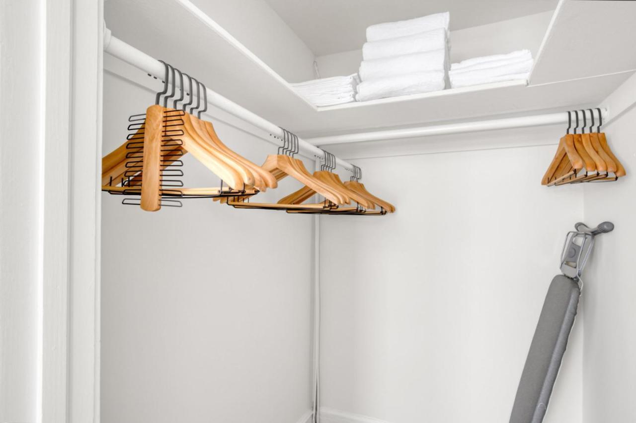 Gold Coast 1br W Gym Roof Nr Mag Mile Chi-622 Apartment