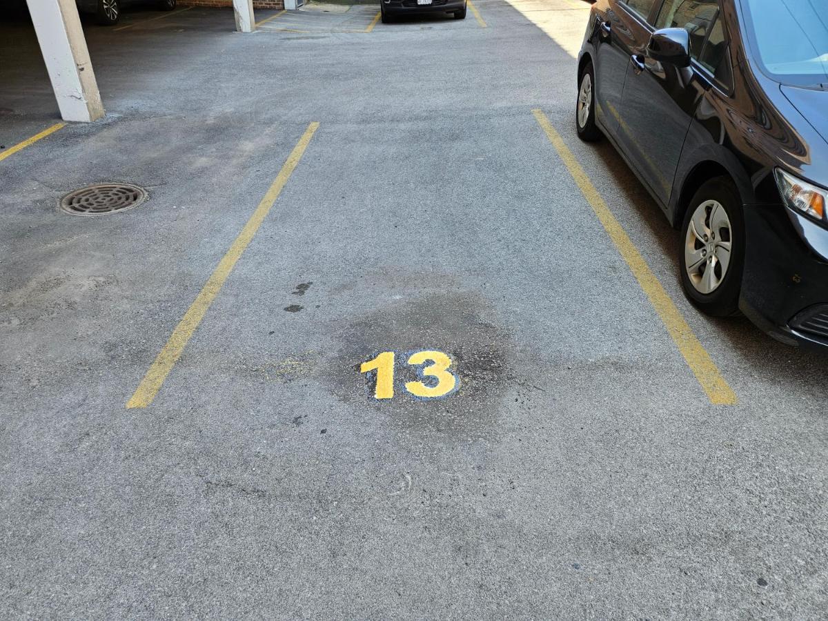 City Sleeps 10-20 Free Tv & Parking Apartment