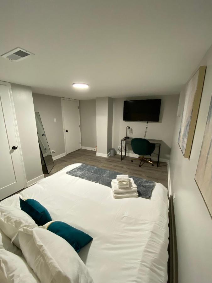 Stylish Urban Retreat 3 Bedroom Newly Remodeled Apartment Chicago