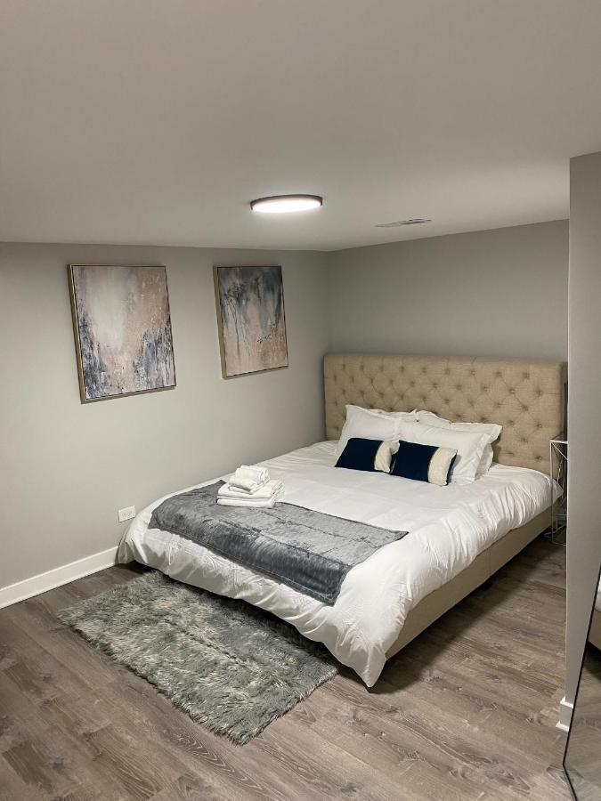 Stylish Urban Retreat 3 Bedroom Newly Remodeled Apartment Chicago