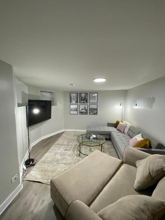 Stylish Urban Retreat 3 Bedroom Newly Remodeled *