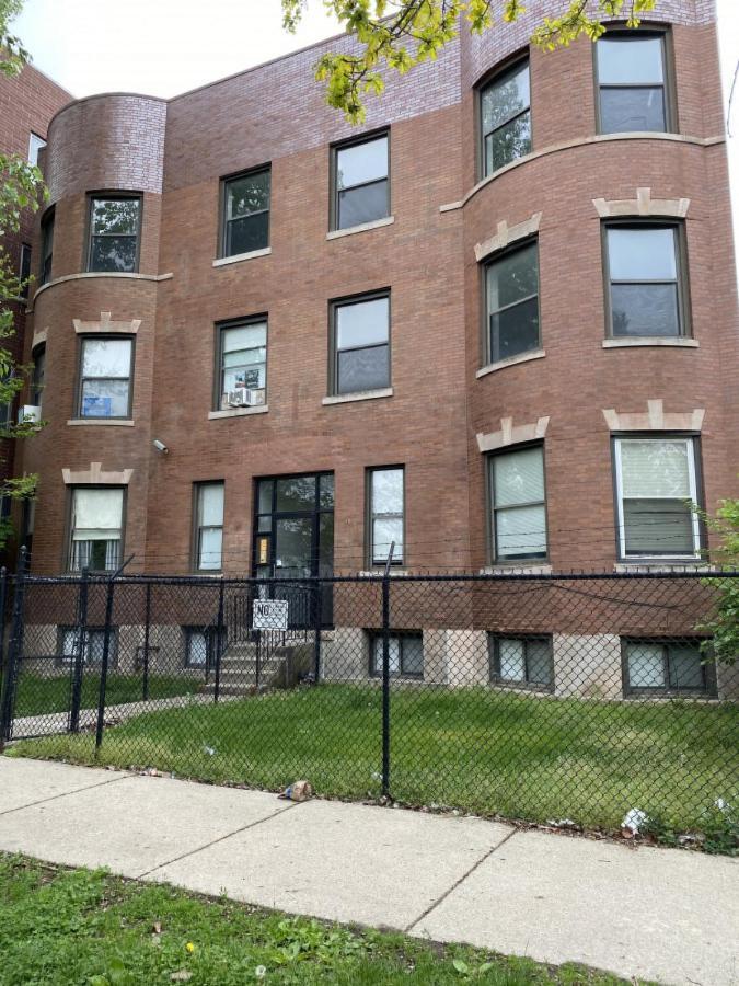 Stylish Urban Retreat 3 Bedroom Newly Remodeled Apartment Chicago
