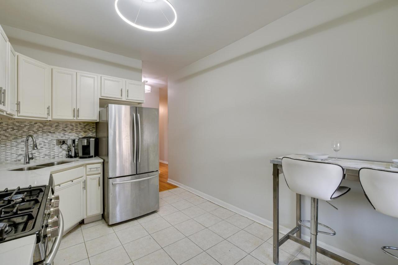 Laptop Workspace, 6 Mi To Downtown! Apartment Chicago