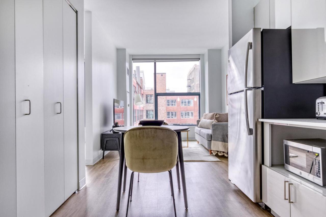 W Loop W Gym Pool In Heart Of Greektown Chi-532