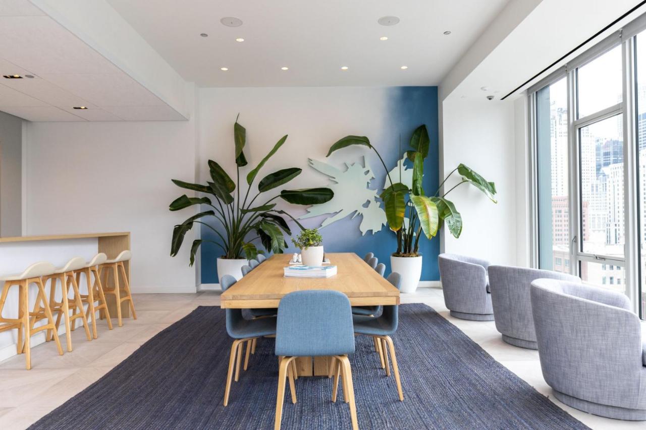 W Loop 1br W Deck Pool Gym 3 Blocks To L Chi-646 *