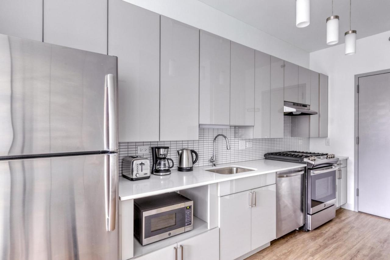 W Loop W Gym Pool In Heart Of Greektown Chi-532 *