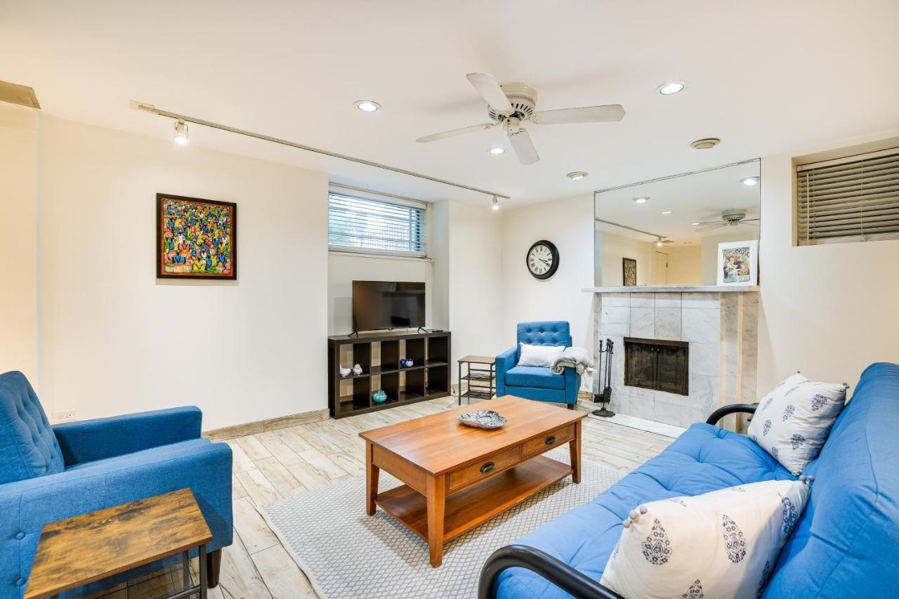 Apartment Lincoln Park Walk To Beach, Shops And Dining!