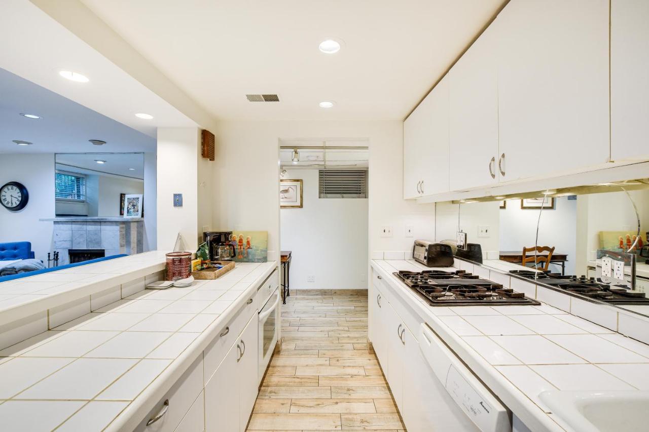 Apartment Lincoln Park Walk To Beach, Shops And Dining! *