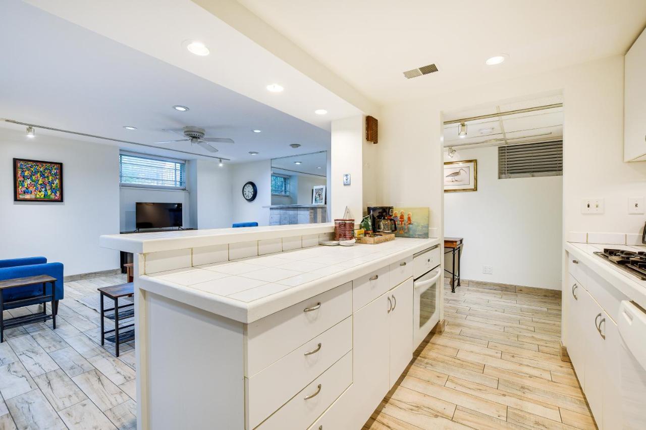 Lincoln Park Walk To Beach, Shops And Dining! Apartment