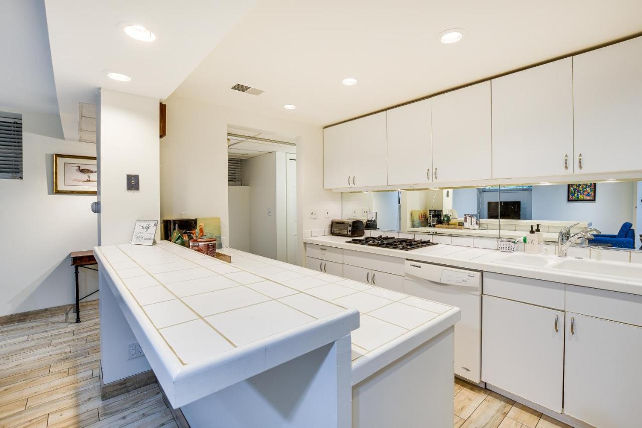 Lincoln Park Walk To Beach, Shops And Dining! Apartment Chicago