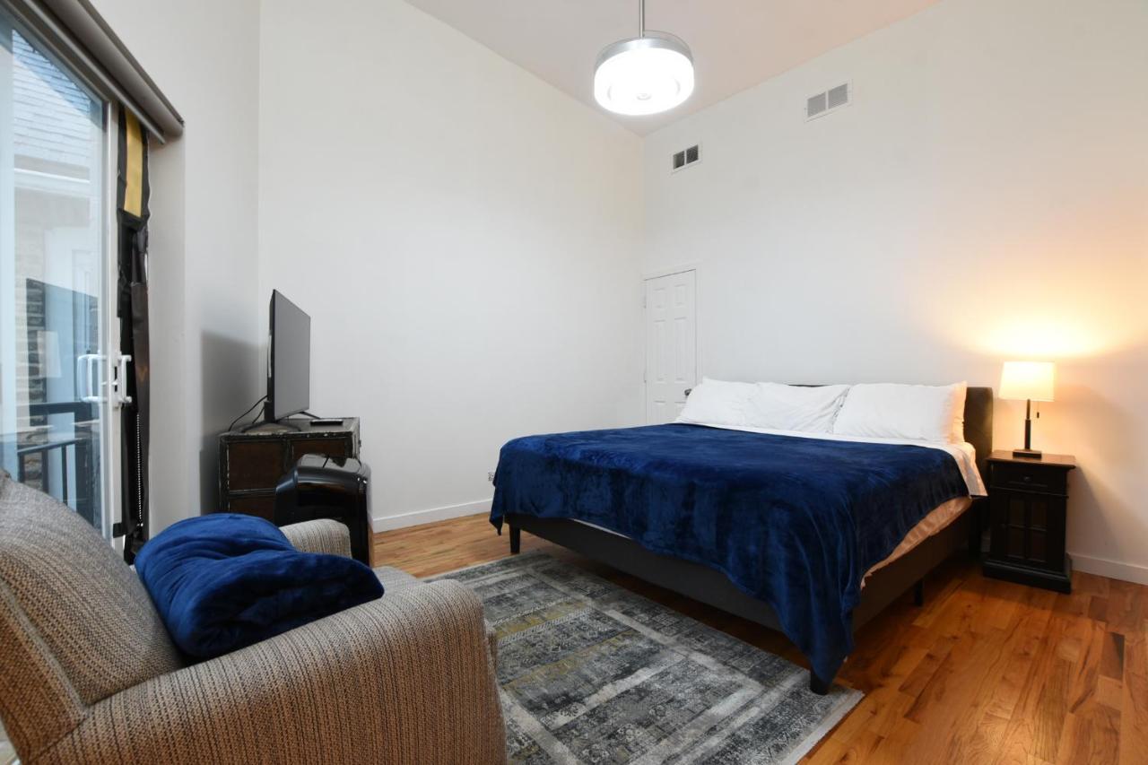 Cozy, Bright And A Great Location! Apartment Chicago
