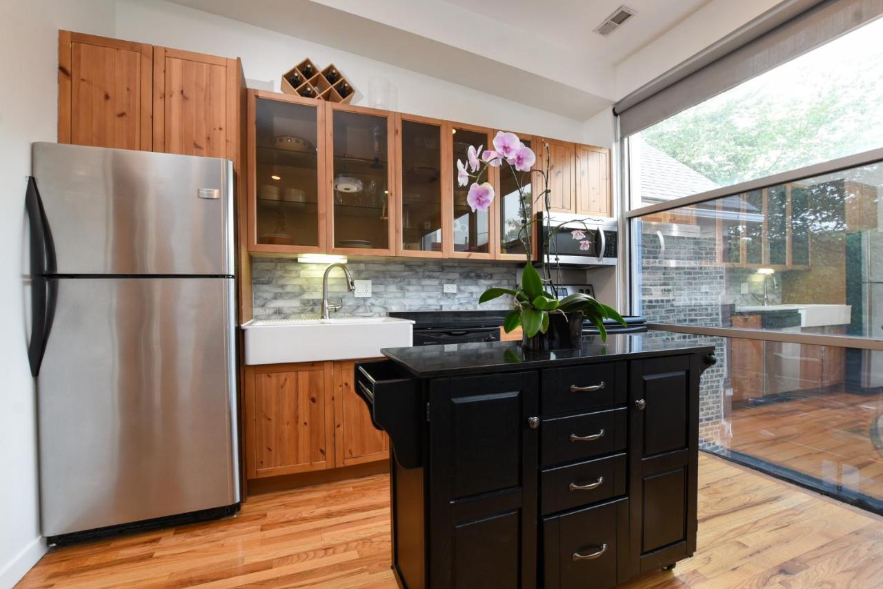Cozy, Bright And A Great Location! *