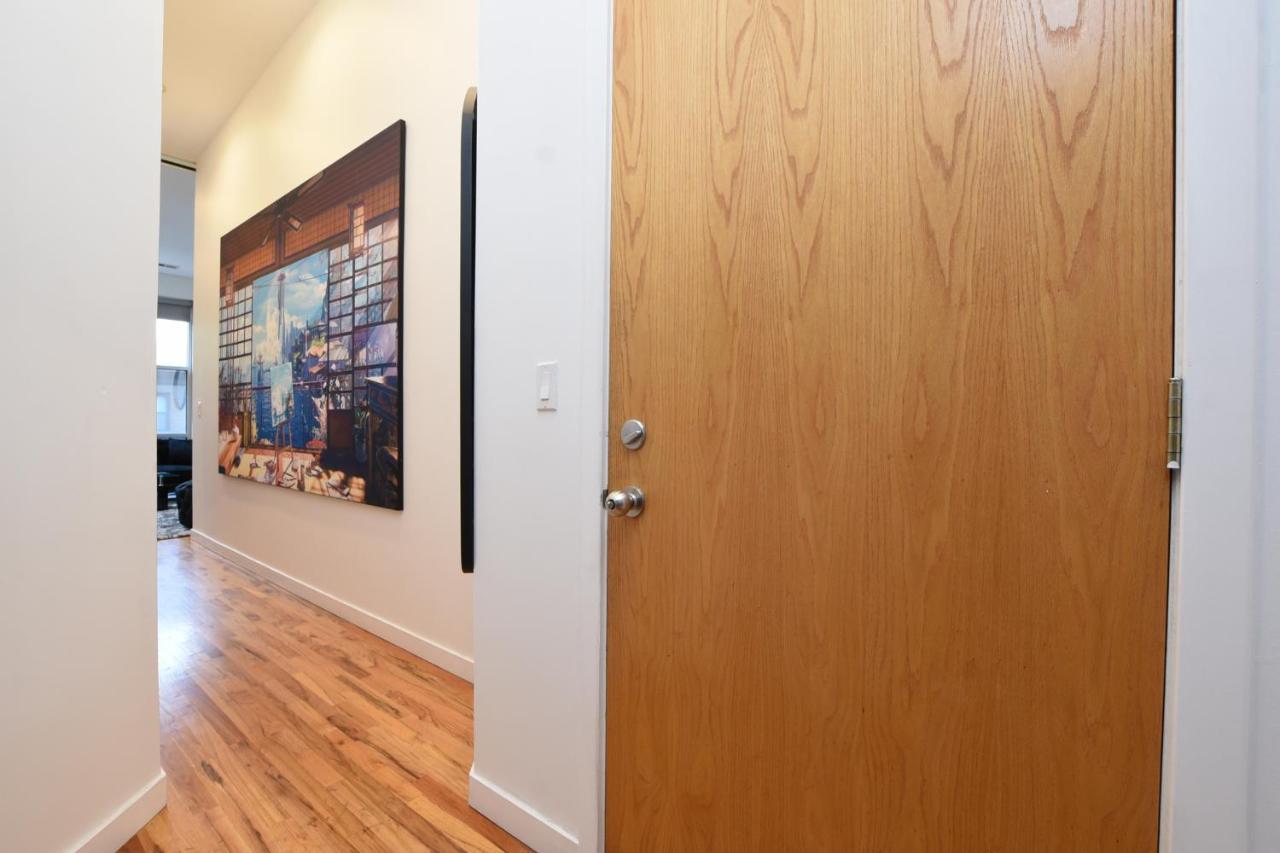 Apartment Cozy, Bright And A Great Location! *