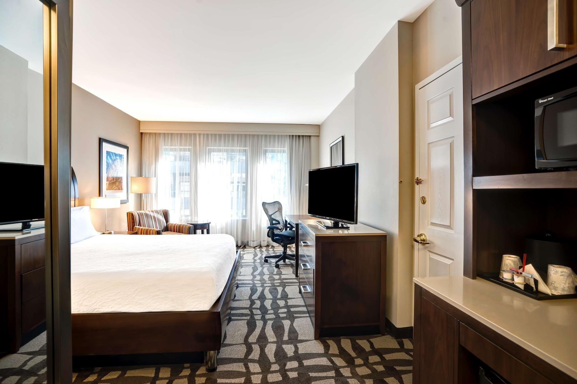 Hilton Garden Downtown/magnificent Mile 3*