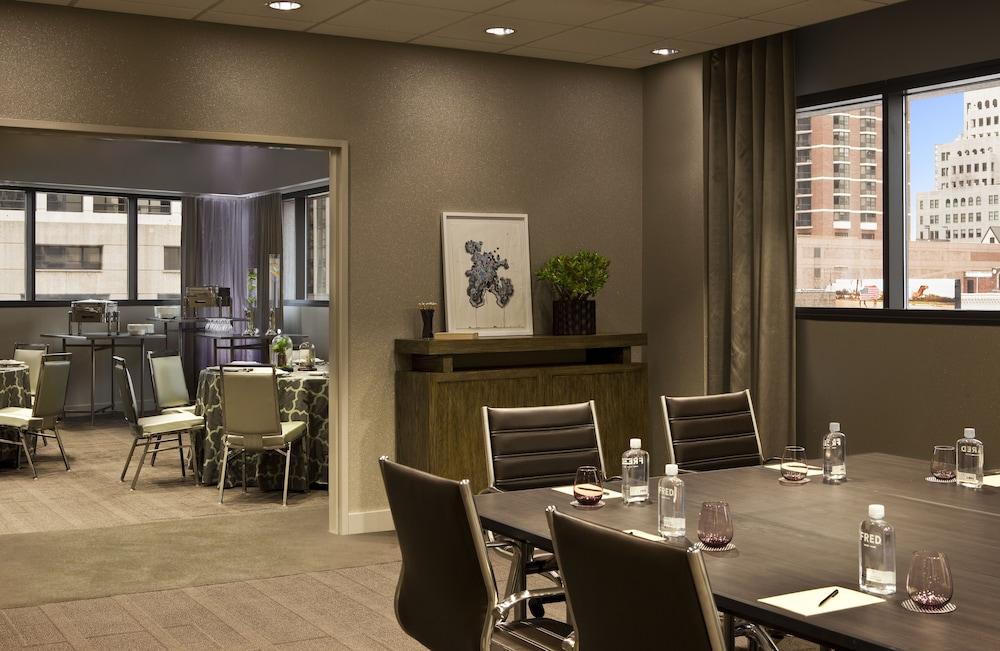Thompson Chicago, By Hyatt 4*