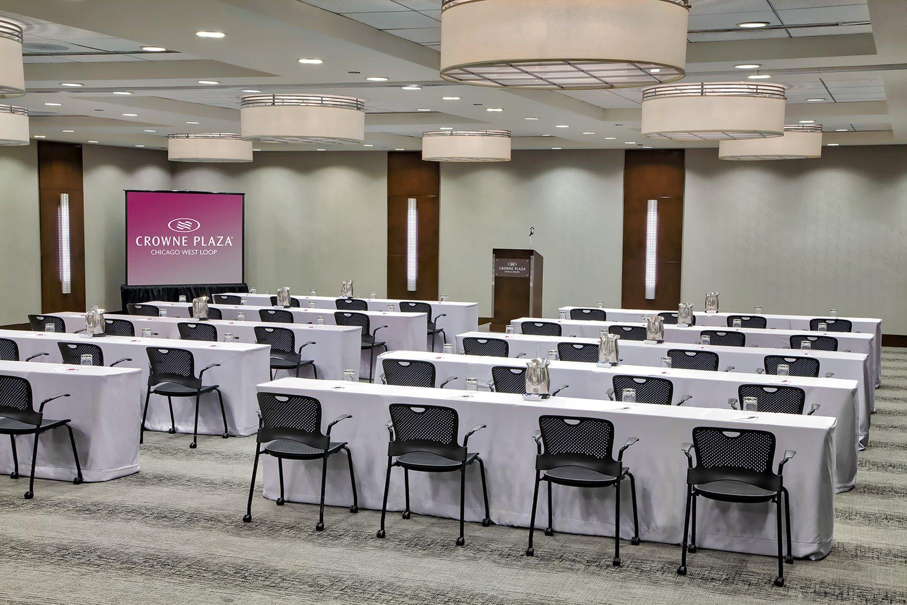 Crowne Plaza - West Loop By Ihg Hotel 3*