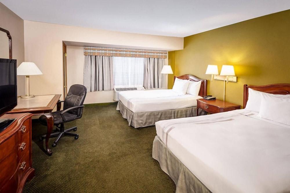 Shore Hotel 3*