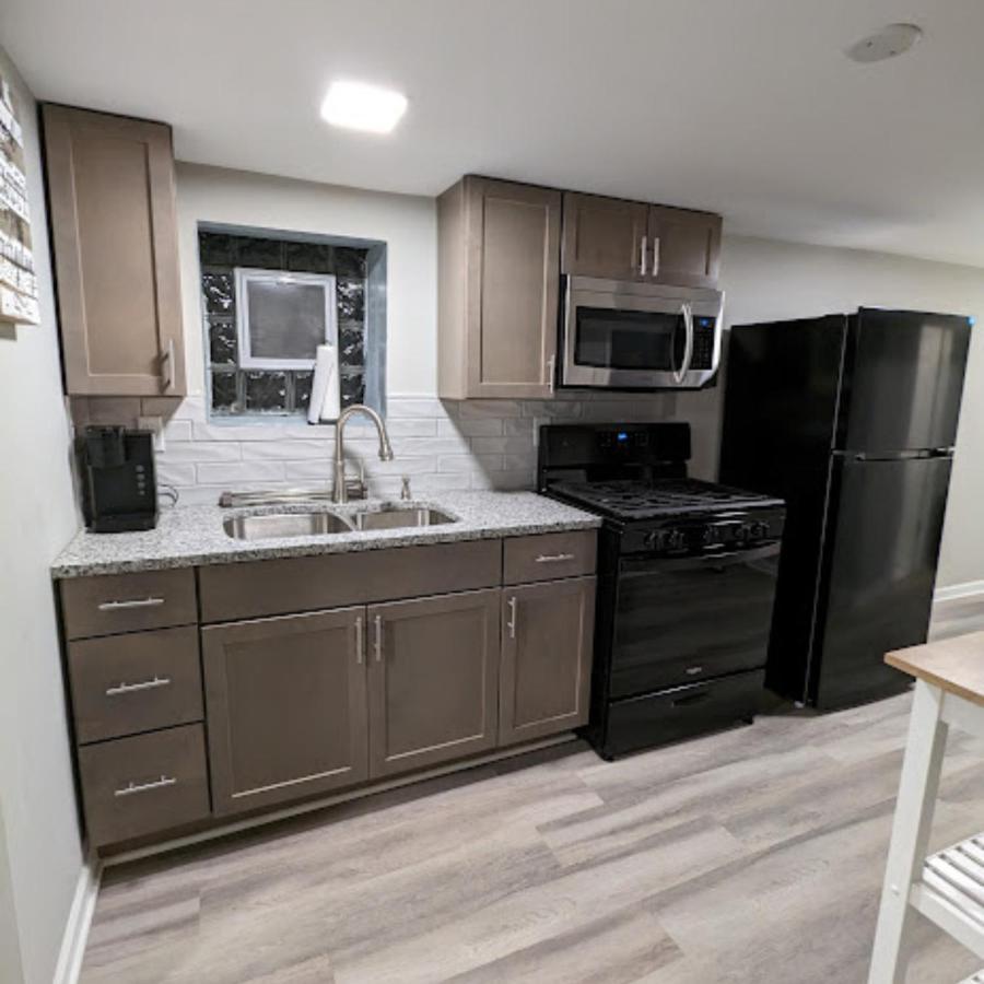 Modern 2 Bdrm In Apartment *
