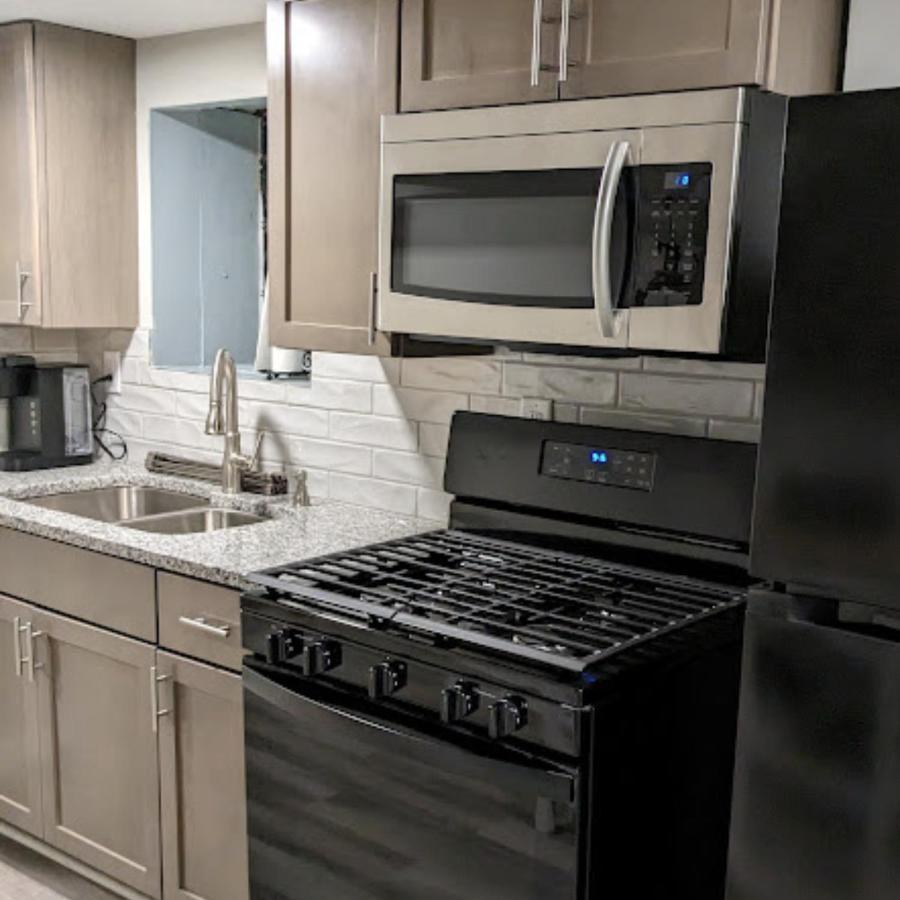 Modern 2 Bdrm In Apartment *