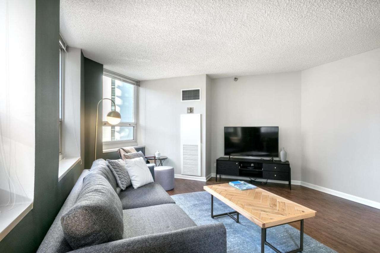 River N 1br W Gym Wd Nr Magnificent Mile Chi-162 Chicago