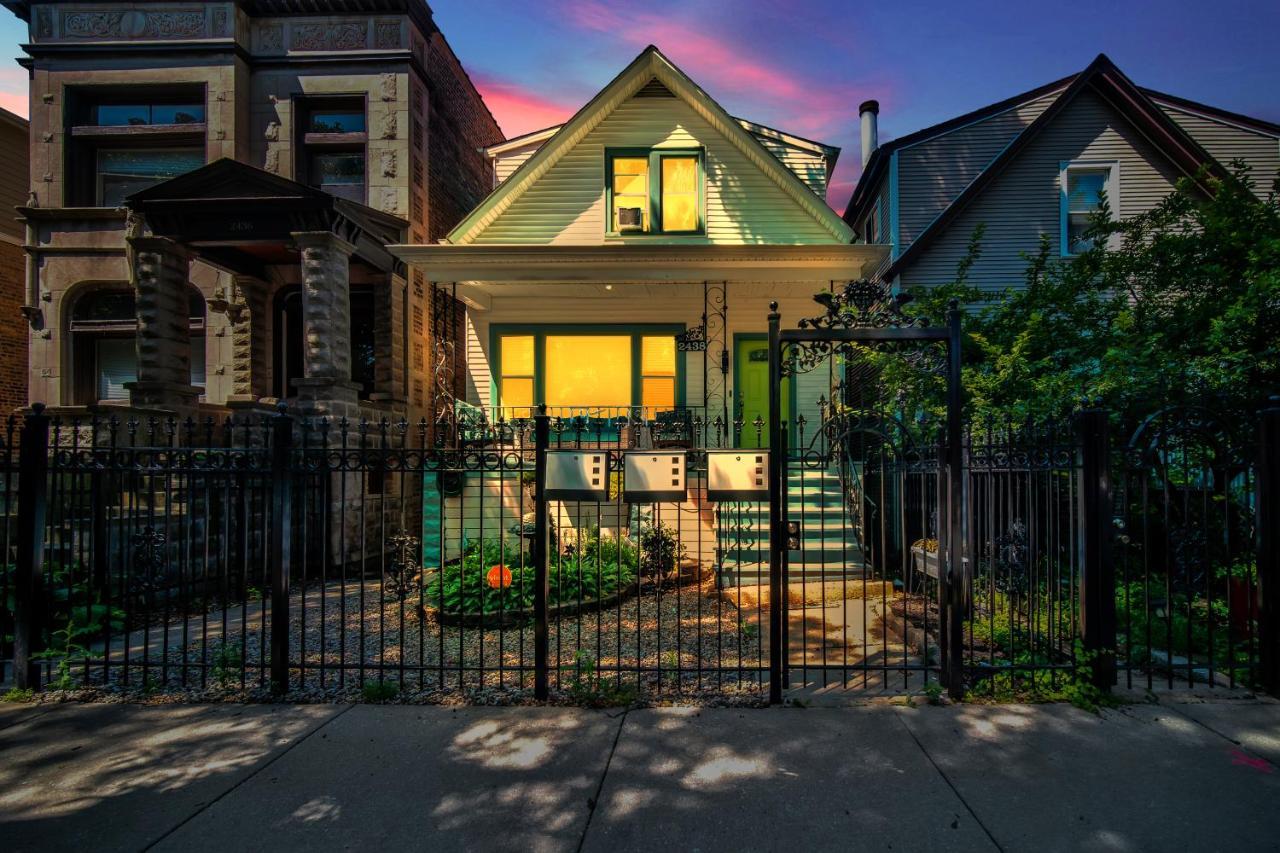 Logan Square Coach House Guest house *