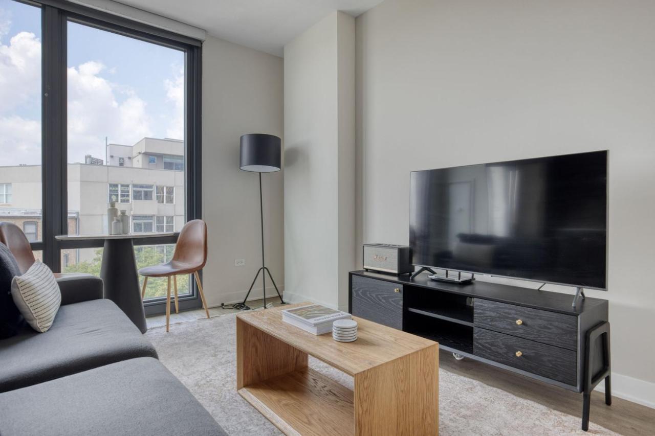 River West Jr 1br W Pool Gym Nr Entertainment Chi-968