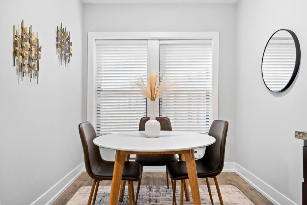 Apartment Chic & Fully Furnished Studio Apt With Laundry - Brompton 61-66 Rep Chicago