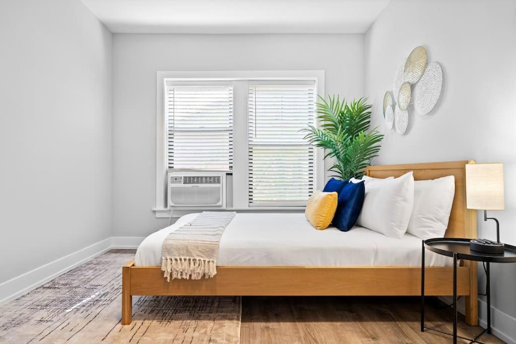 Apartment Chic & Fully Furnished Studio Apt With Laundry - Brompton 61-66 Rep