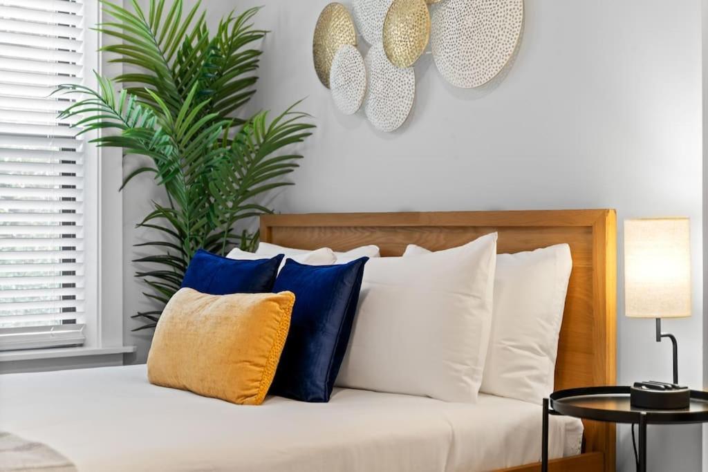Apartment Chic & Fully Furnished Studio Apt With Laundry - Brompton 61-66 Rep Chicago