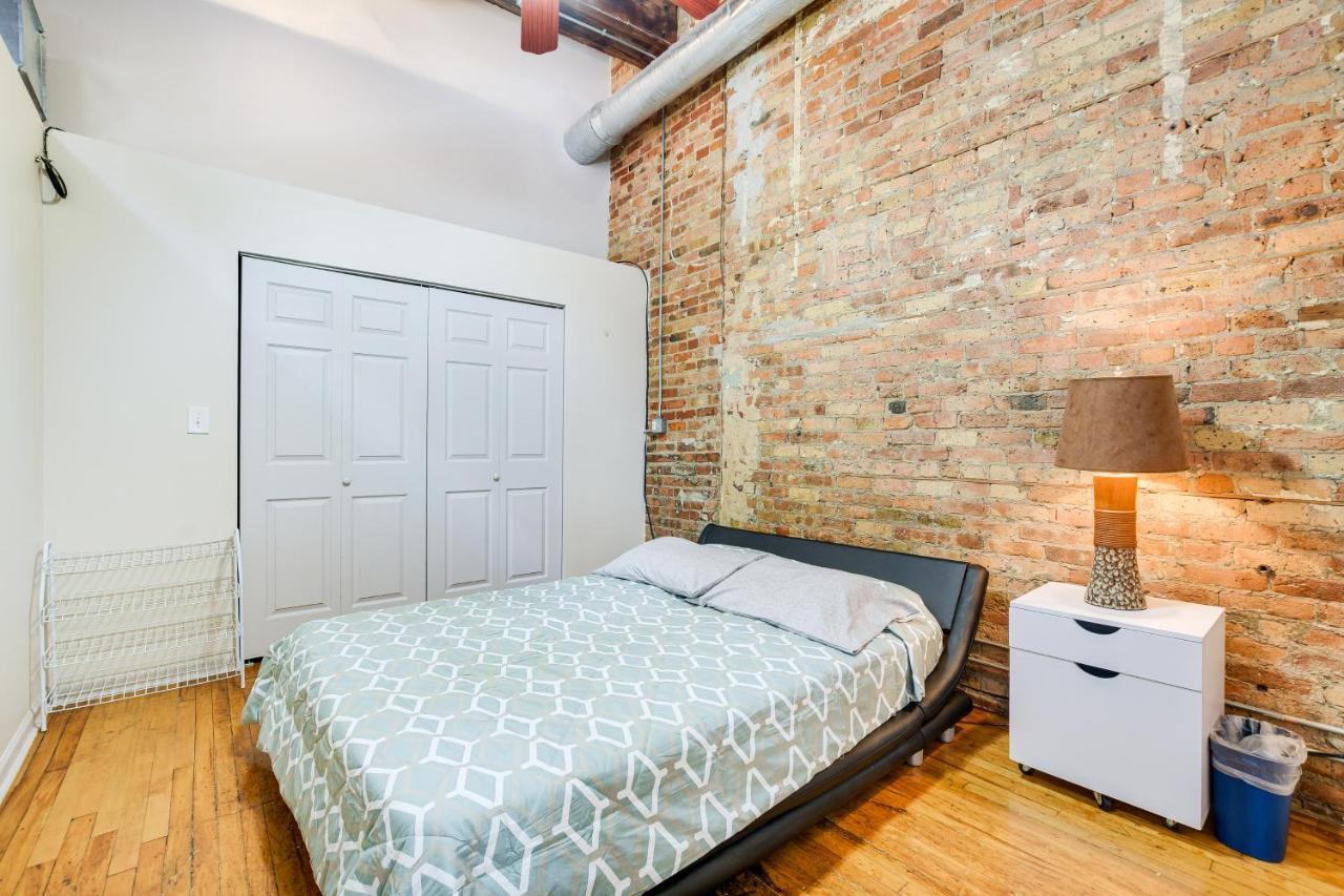 Loft Walk To Soldier Field! Apartment *