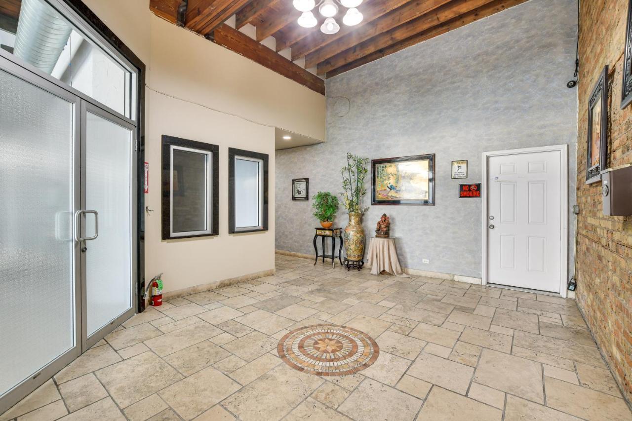 Loft Walk To Soldier Field! Apartment