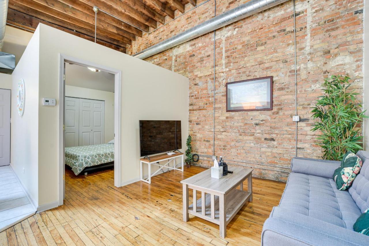 Apartment Loft Walk To Soldier Field! *
