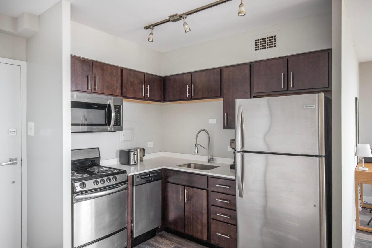 Apartment Edgewater 1br W Gym Deck Lounge Nr L Chi-924 Chicago