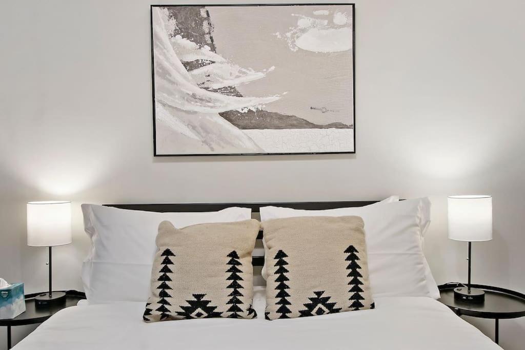 Apartment Modern & Furnished 2br Apt With In-unit Laundry - Sunnyside 2e Chicago