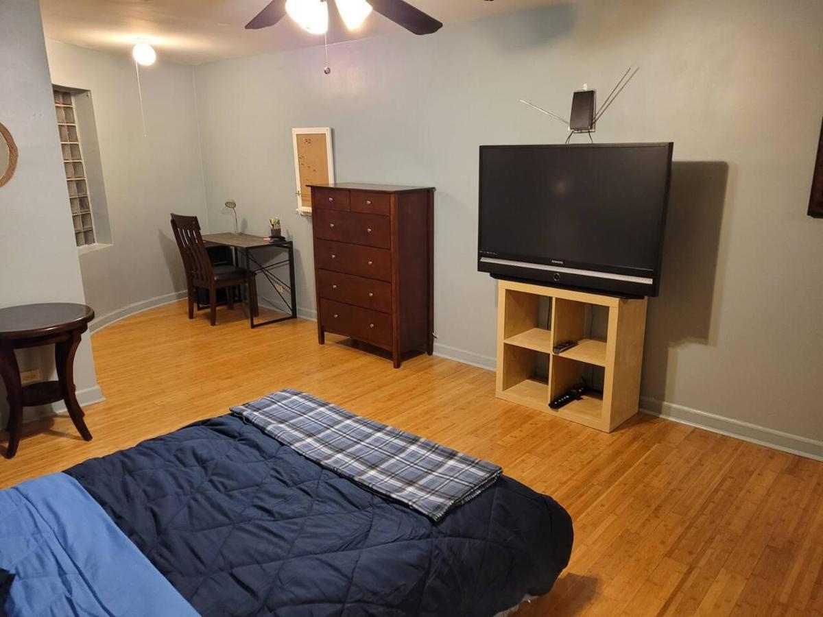 Great Getaway 2 Bedrooms Sleeps 1 To 4 Apartment Chicago