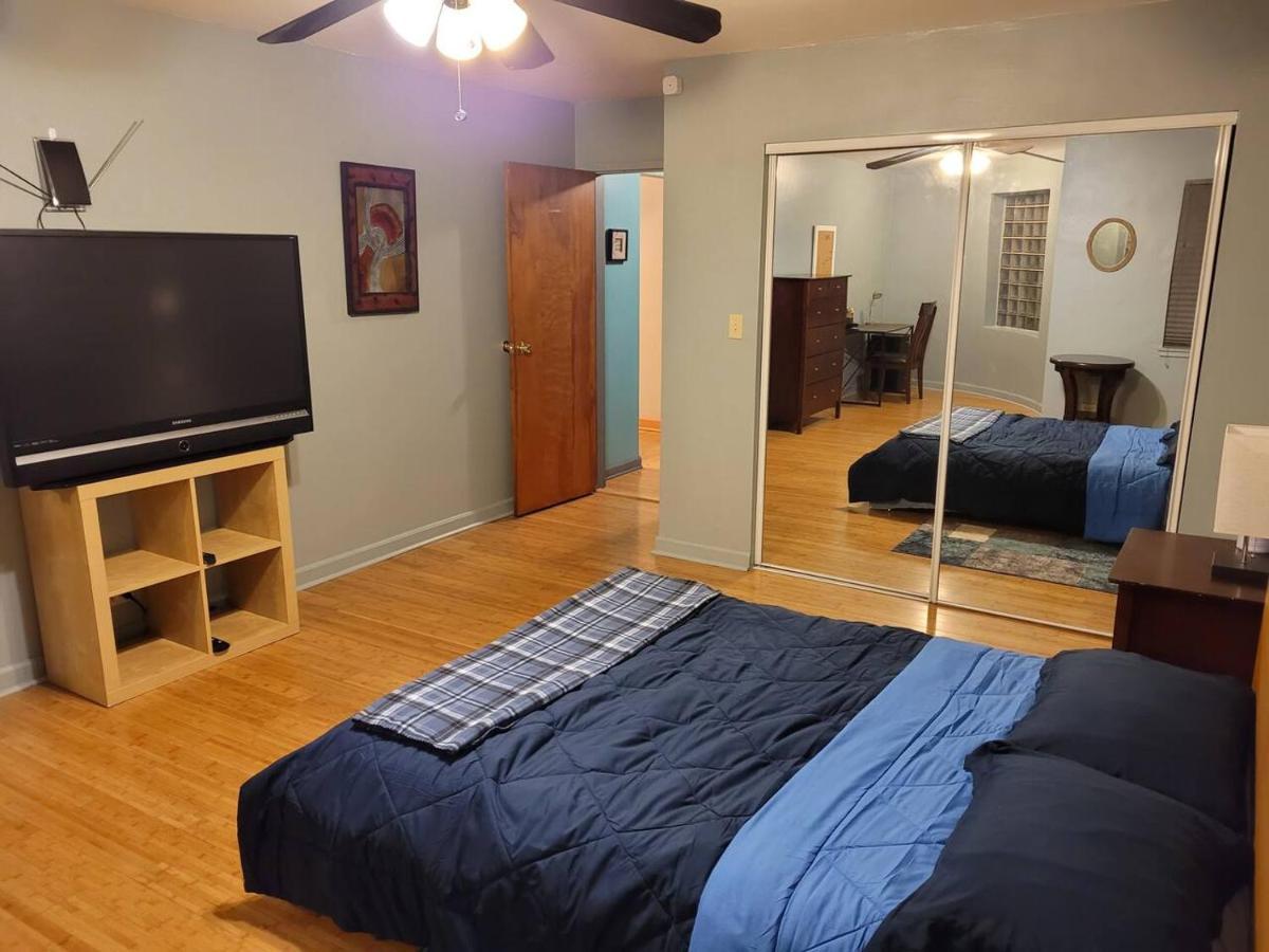 Apartment Great Getaway 2 Bedrooms Sleeps 1 To 4 Chicago