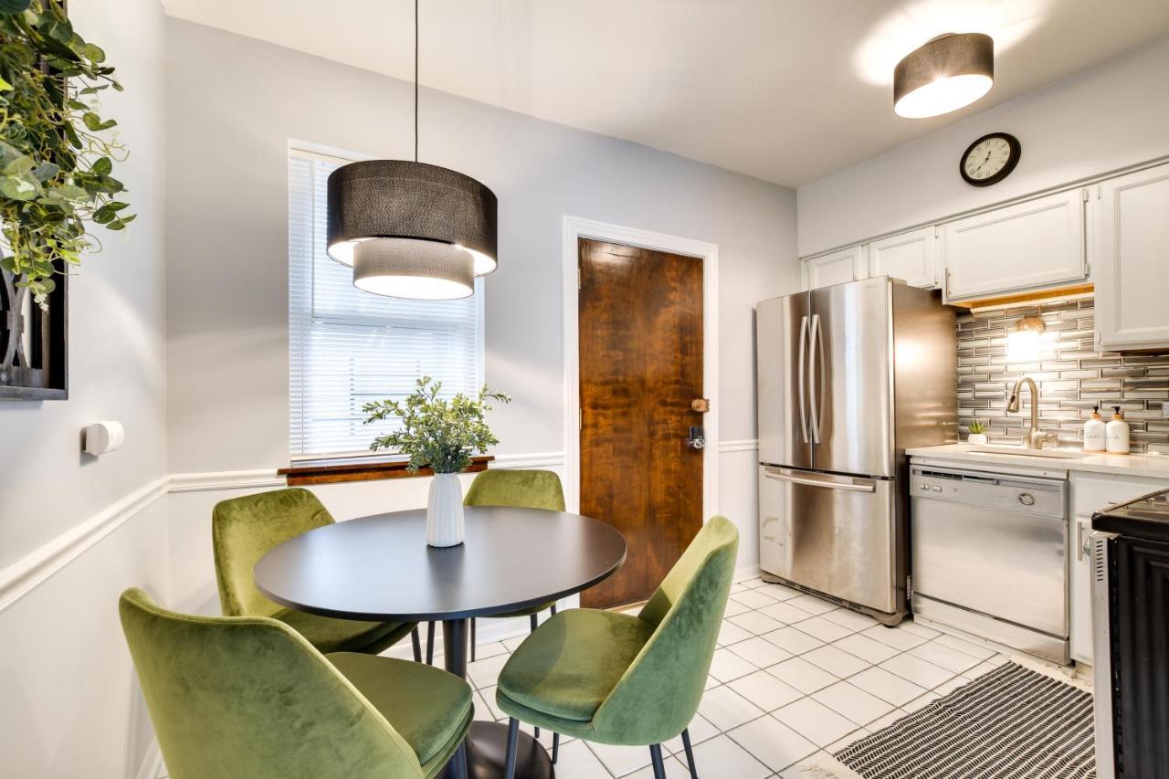 Near Lincoln Park And Depaul! Apartment