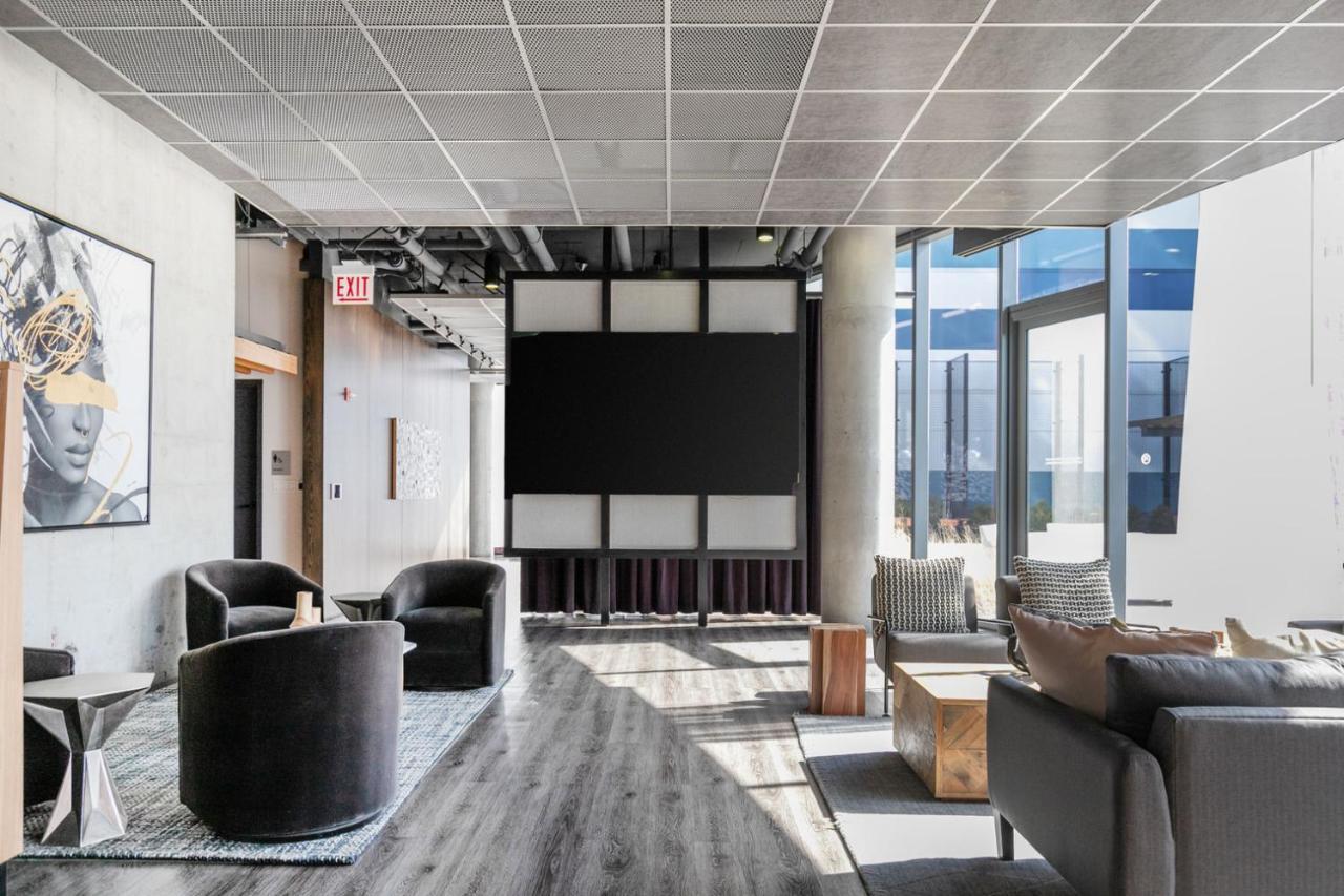 West Loop W Wd Gym Lounge Nr L Chi-778