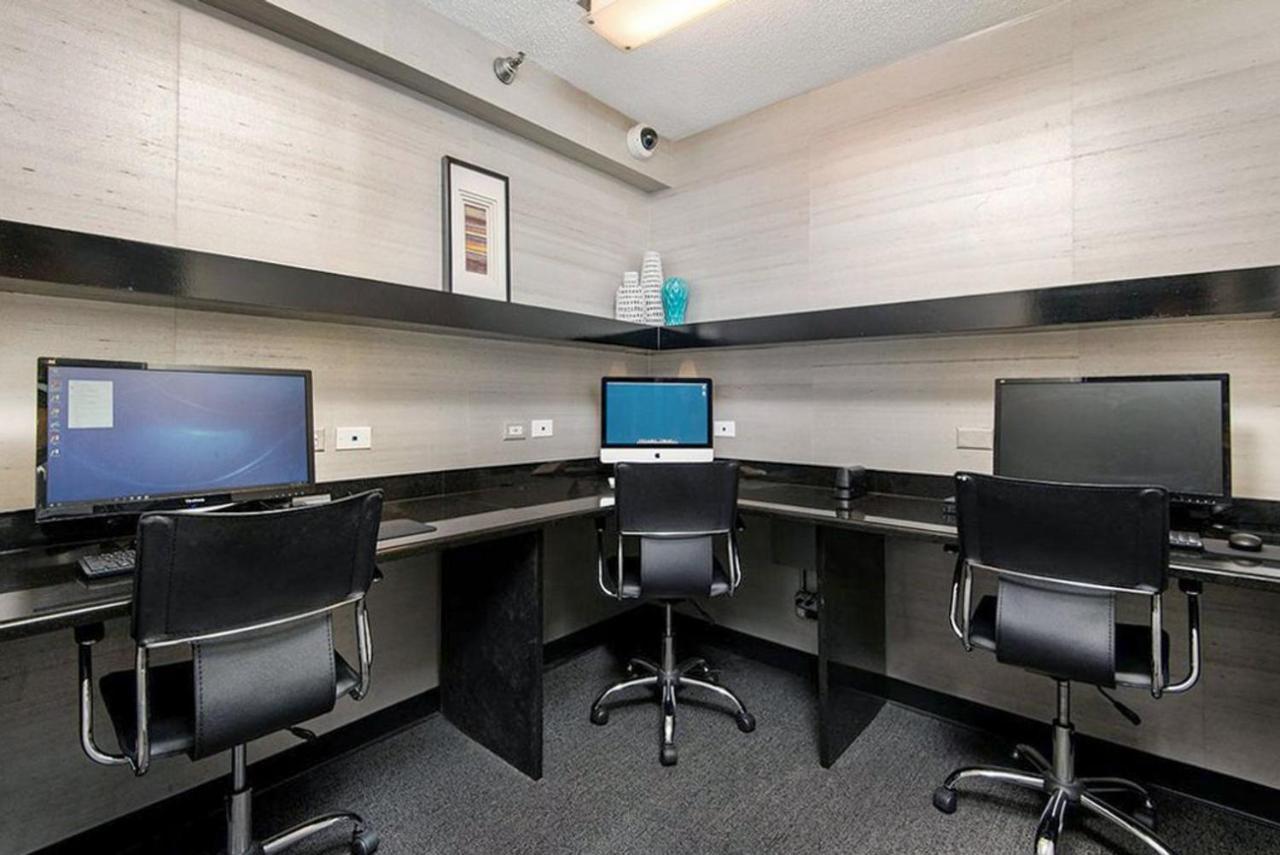 River N 2br W Gym Wd Nr Magnificent Mile Chi-164
