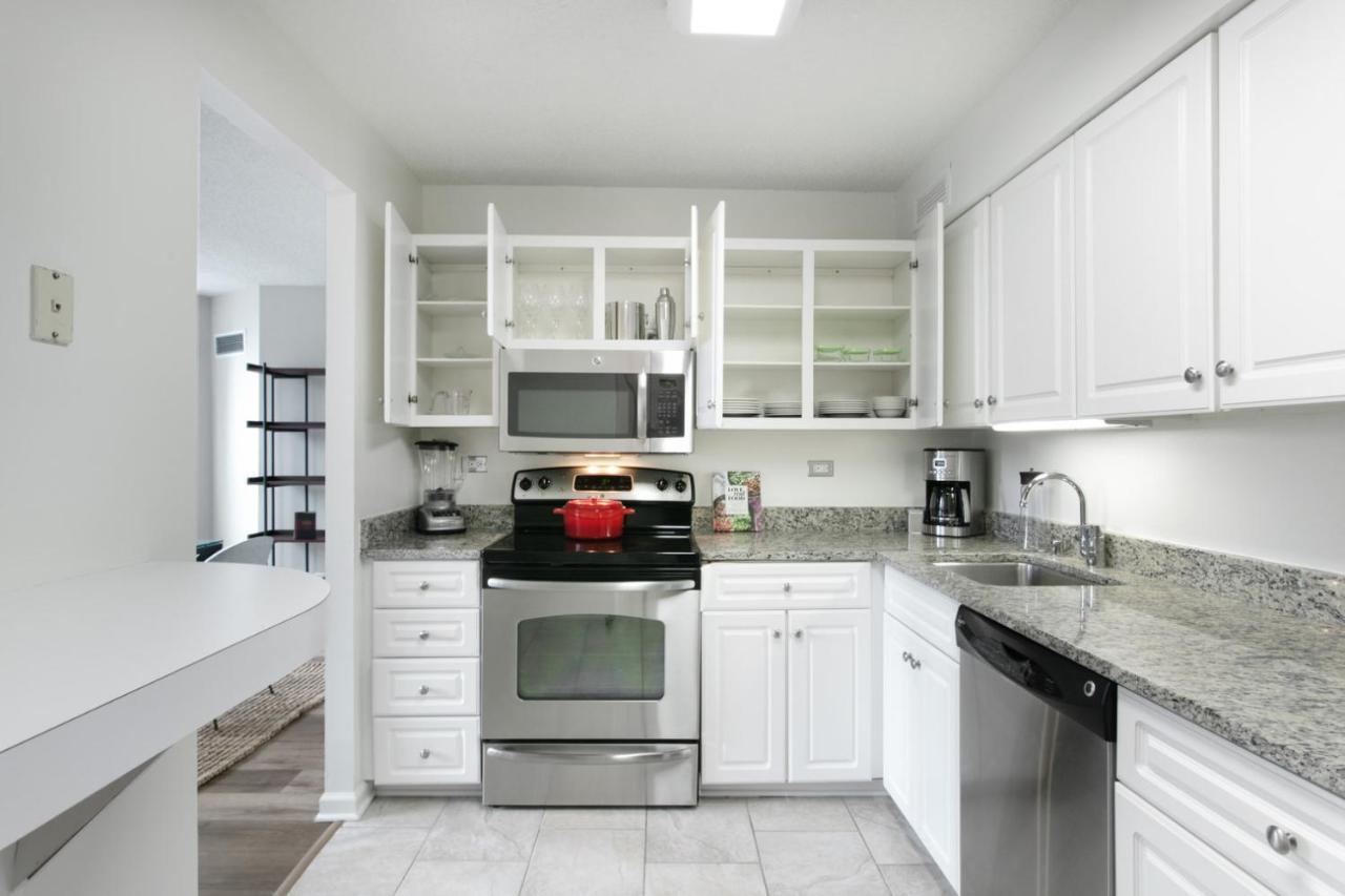 River N 2br W Gym Wd Nr Magnificent Mile Chi-164 Apartment Chicago