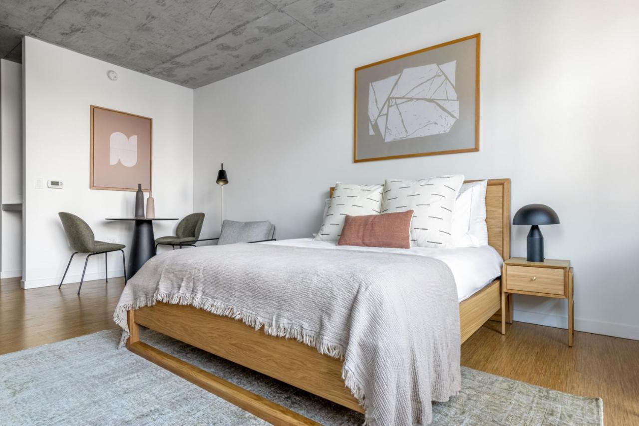 Lincoln Park W Wd Patio Nr L Chi-326 *