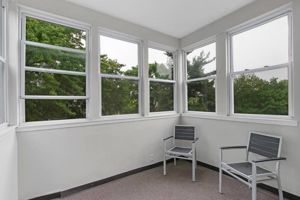 Charming 3br In Prime Location Apartment *