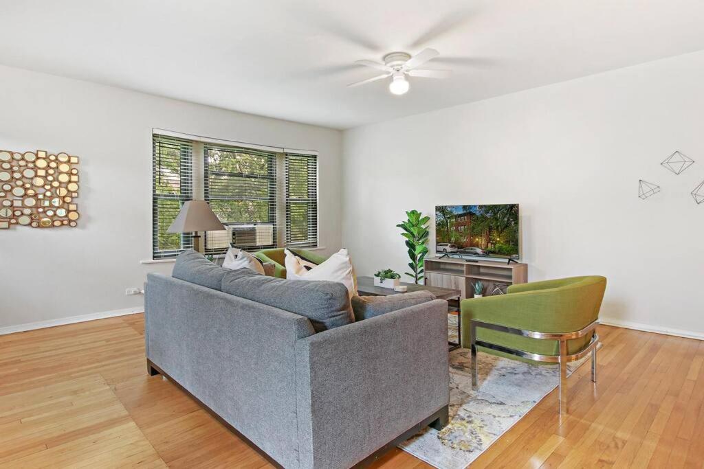 Charming 3br In Prime Location * Chicago
