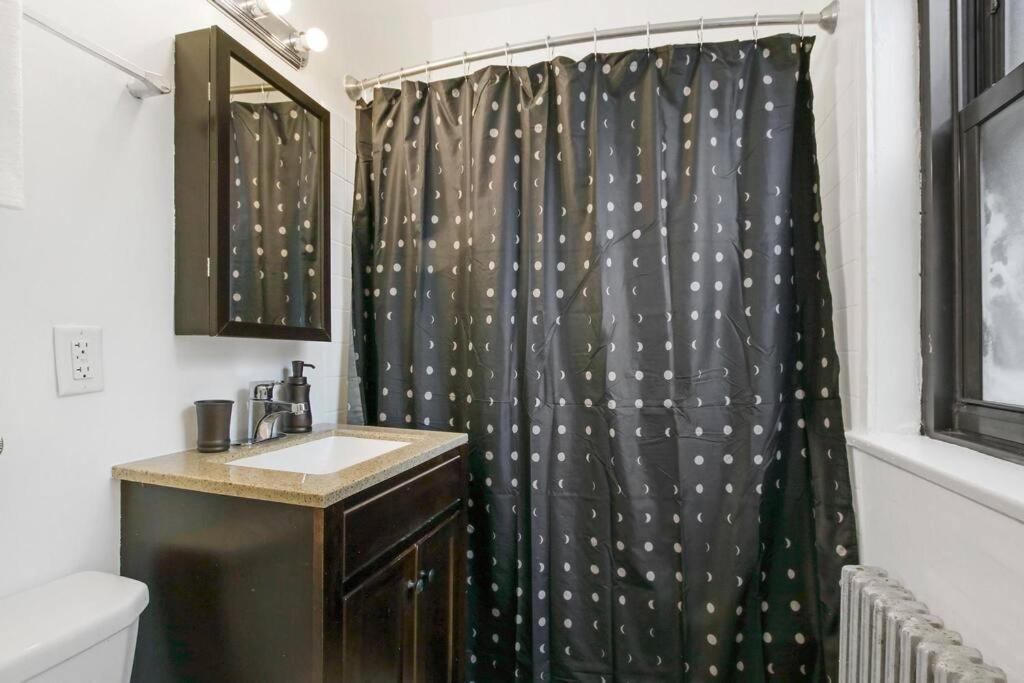 Apartment Charming 3br In Prime Location *