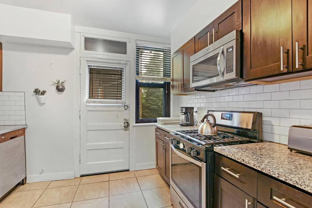 Charming 3br In Prime Location Chicago