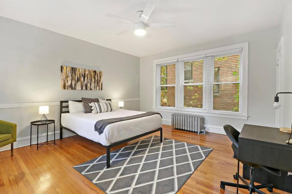Spacious 4br Apt In Historic Hyde Park Near Beach Apartment
