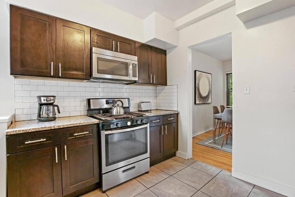 Apartment Charming 3br In Prime Location *