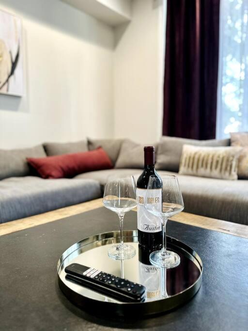 Apartment New! Spacious Art Deco Modern 5 Bd/3ba