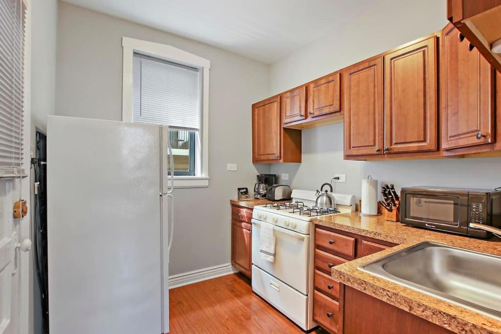 Enchanting 1-bedroom Lakeview - Belmont F6 *